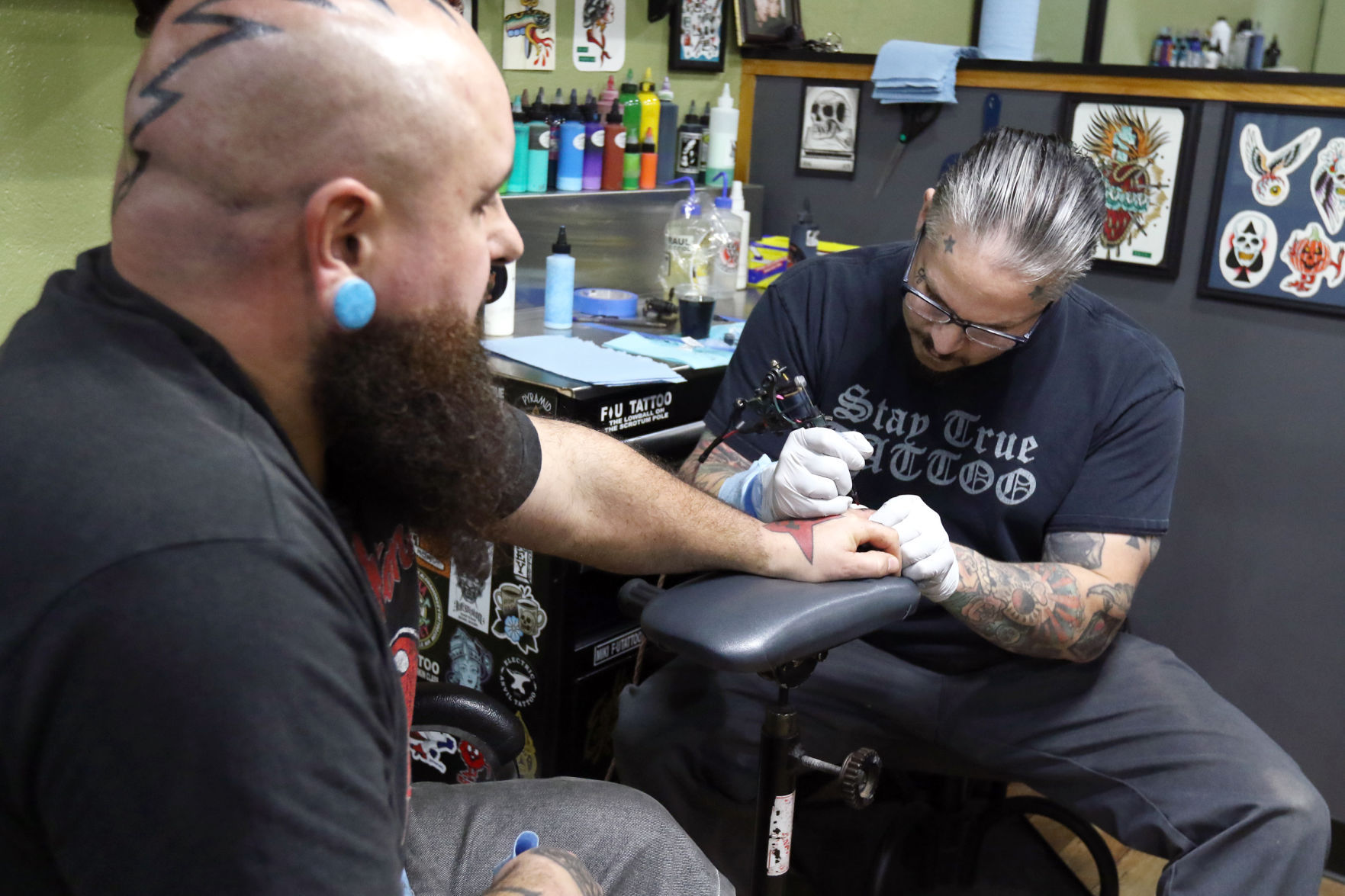 180105-nrr-tattooshop-04
